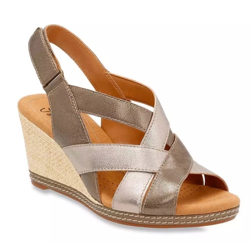 Women’s Clarks Helio Coral Wedge Sandals Silver Metallic Leather 6 Wide – NWOT